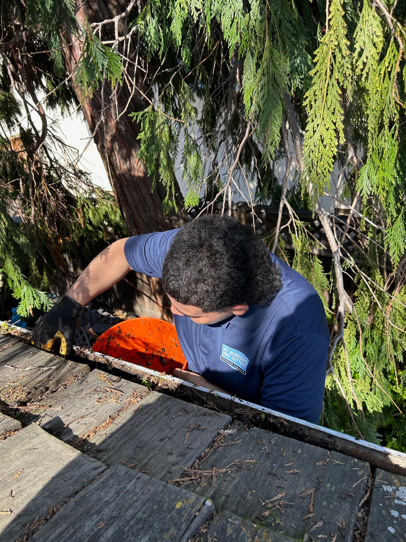 Hand-cleaning gutters